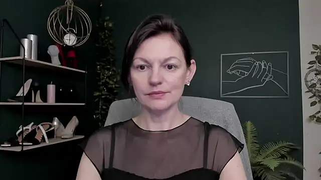 VivianWILD online show from 12/15/25, 08:18