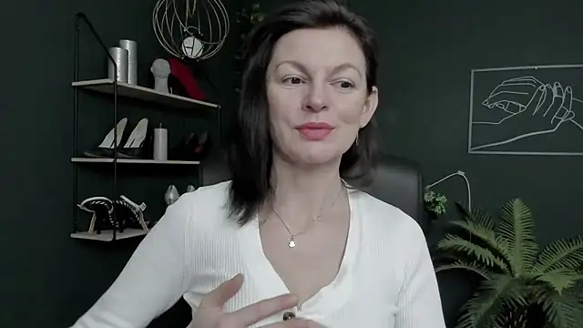 VivianWILD online show from 02/26/26, 07:40