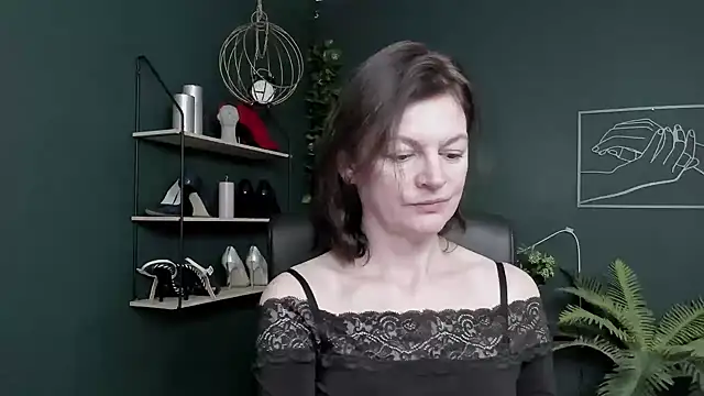 VivianWILD online show from 04/15/26, 05:58