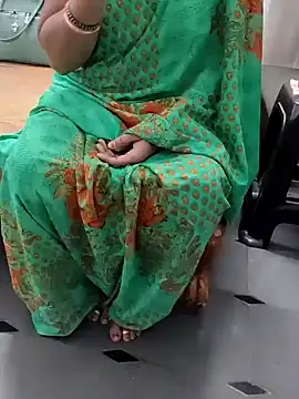 Snapshot of Januhot18 chatting on 12/16/24, 05:38 Januhot18 online show from 12/16/24, 05:38