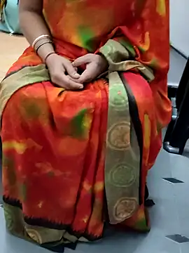 Snapshot of Januhot18 chatting on 12/22/24, 01:23 Januhot18 online show from 12/22/24, 01:23