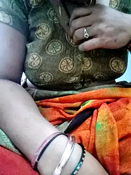 Snapshot of Januhot18 chatting on 01/08/25, 05:59 Januhot18 online show from 01/08/25, 05:59