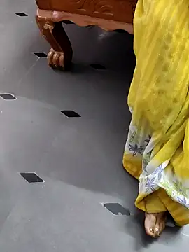 Snapshot of Januhot18 chatting on 02/17/25, 09:13 Januhot18 online show from 02/17/25, 09:13