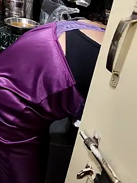 Snapshot of Januhot18 chatting on 02/18/25, 06:04 Januhot18 online show from 02/18/25, 06:04