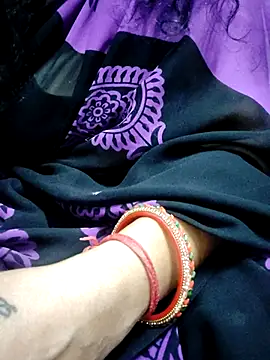 Snapshot of Januhot18 chatting on 02/25/25, 08:36 Januhot18 online show from 02/25/25, 08:36