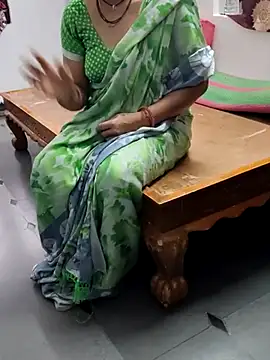 Snapshot of Januhot18 chatting on 02/27/25, 04:20 Januhot18 online show from 02/27/25, 04:20