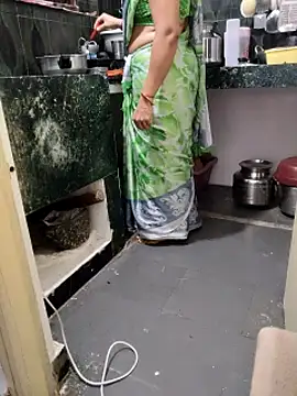 Snapshot of Januhot18 chatting on 02/27/25, 10:26 Januhot18 online show from 02/27/25, 10:26