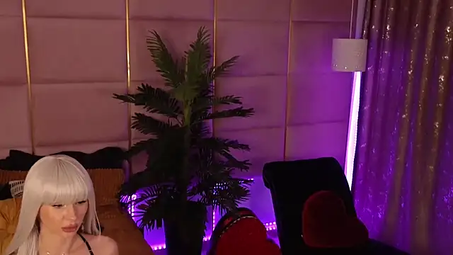 Elliblue online show from 01/13/25, 11:49