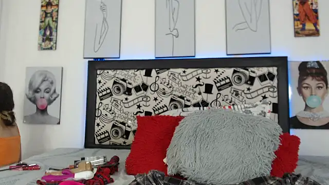 Rihana14 online show from 05/30/26, 08:17
