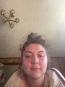 Snapshot of itzcheyduh chatting on 02/27/26, 04:29 itzcheyduh online show from 02/27/26, 04:29