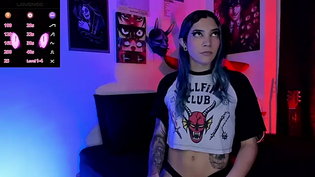 sofi pretty uwu- online show from 12/21/25, 10:39