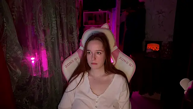 Snapshot of pearl_princess_ chatting on 12/15/25, 06:56 pearl princess online show from 12/15/25, 06:56