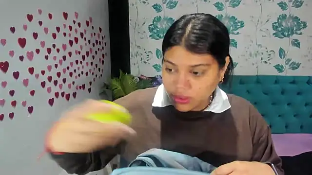 Snapshot of LindaBreeS chatting on 02/07/25, 01:43 LindaBreeS online show from 02/07/25, 01:43