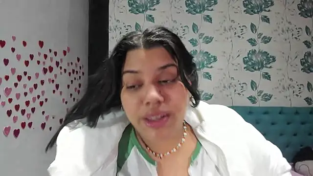 Snapshot of LindaBreeS chatting on 03/08/25, 08:14 LindaBreeS online show from 03/08/25, 08:14