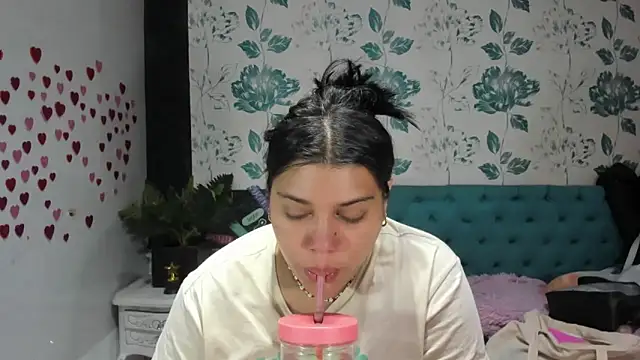 Snapshot of LindaBreeS chatting on 03/13/25, 02:33 LindaBreeS online show from 03/13/25, 02:33