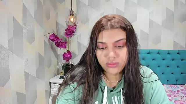 Snapshot of LindaBreeS chatting on 09/15/25, 04:23 LindaBreeS online show from 09/15/25, 04:23