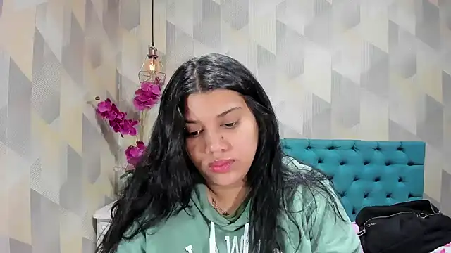 Snapshot of LindaBreeS chatting on 09/28/25, 02:00 LindaBreeS online show from 09/28/25, 02:00