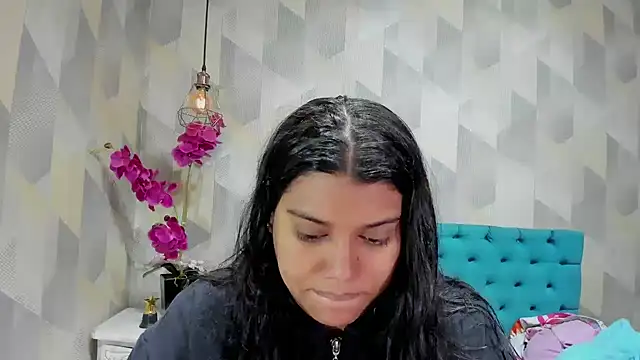 Snapshot of LindaBreeS chatting on 10/10/25, 01:43 LindaBreeS online show from 10/10/25, 01:43