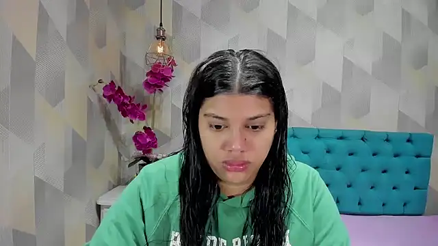 Snapshot of LindaBreeS chatting on 10/18/25, 12:39 LindaBreeS online show from 10/18/25, 12:39