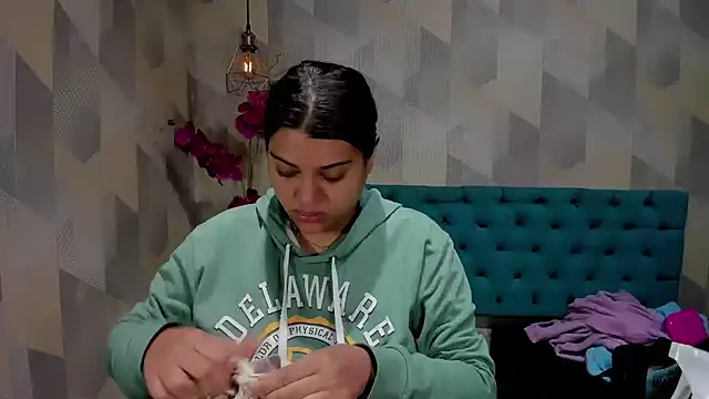 Snapshot of LindaBreeS chatting on 10/26/25, 12:33 LindaBreeS online show from 10/26/25, 12:33