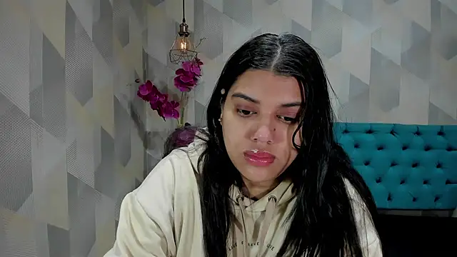 Snapshot of LindaBreeS chatting on 10/28/25, 12:09 LindaBreeS online show from 10/28/25, 12:09