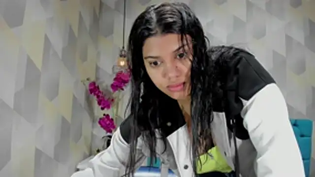 Snapshot of LindaBreeS chatting on 11/01/25, 12:29 LindaBreeS online show from 11/01/25, 12:29