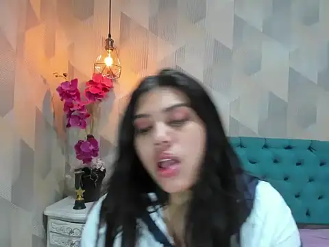 Snapshot of LindaBreeS chatting on 11/15/25, 10:12 LindaBreeS online show from 11/15/25, 10:12