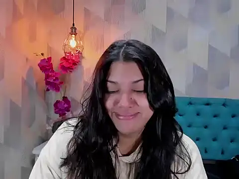 Snapshot of LindaBreeS chatting on 11/22/25, 01:32 LindaBreeS online show from 11/22/25, 01:32