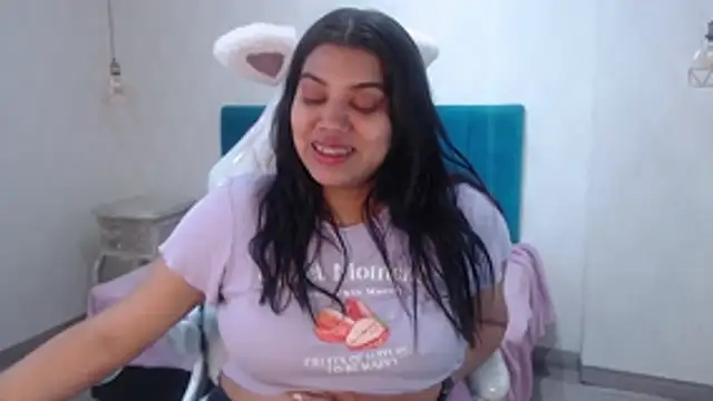 Snapshot of LindaBreeS chatting on 11/29/25, 10:07 LindaBreeS online show from 11/29/25, 10:07