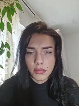 Snapshot of JolieLizz chatting on 10/31/25, 10:05 JolieLizz online show from 10/31/25, 10:05