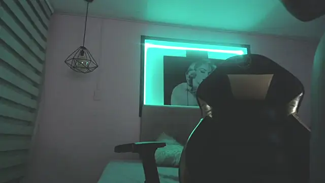 Andrea Ramos online show from 03/18/25, 03:20