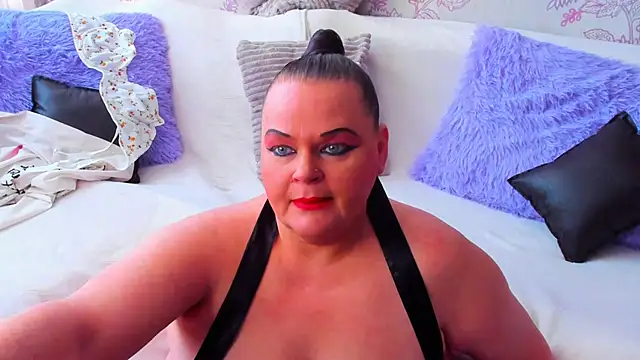 Snapshot of MilanaBiegert chatting on 02/19/25, 12:44 MilanaBiegert online show from 02/19/25, 12:44