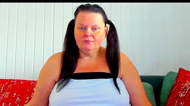 Snapshot of MilanaBiegert chatting on 01/13/26, 10:31 MilanaBiegert online show from 01/13/26, 10:31