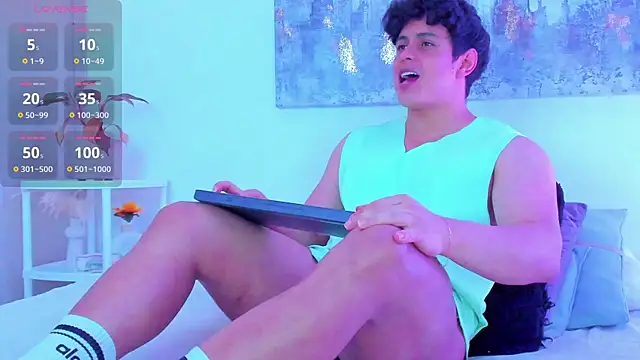 Snapshot of arminjones1 chatting on 10/28/25, 03:43 arminjones1 online show from 10/28/25, 03:43