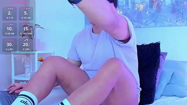 Snapshot of arminjones1 chatting on 12/16/25, 03:44 arminjones1 online show from 12/16/25, 03:44