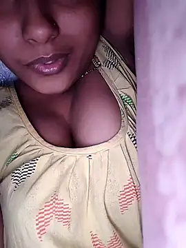 Snapshot of sexyindi_couple chatting on 12/13/24, 07:47 sexyindi couple online show from 12/13/24, 07:47