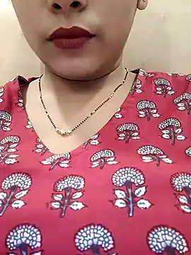 Snapshot of sexyindi_couple chatting on 12/24/24, 02:54 sexyindi couple online show from 12/24/24, 02:54