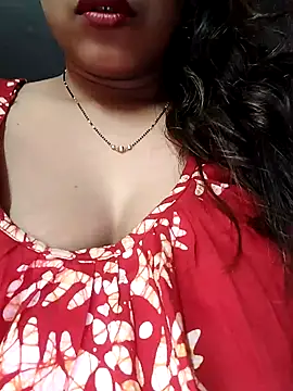 Snapshot of sexyindi_couple chatting on 12/26/24, 01:21 sexyindi couple online show from 12/26/24, 01:21