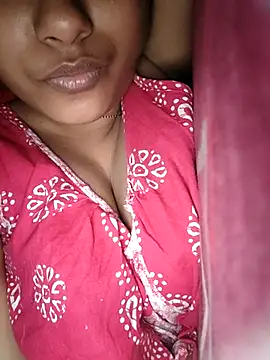 Snapshot of sexyindi_couple chatting on 01/06/25, 02:37 sexyindi couple online show from 01/06/25, 02:37