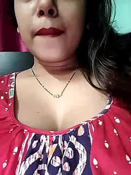 Snapshot of sexyindi_couple chatting on 01/11/25, 01:32 sexyindi couple online show from 01/11/25, 01:32