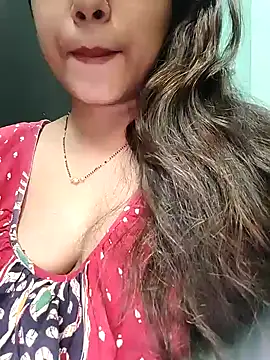 Snapshot of sexyindi_couple chatting on 02/02/25, 07:52 sexyindi couple online show from 02/02/25, 07:52