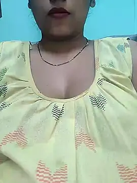 Snapshot of sexyindi_couple chatting on 02/05/25, 07:07 sexyindi couple online show from 02/05/25, 07:07