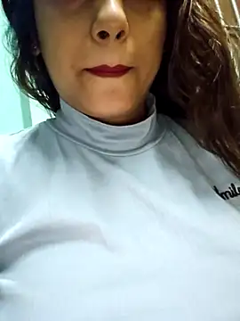 Snapshot of sexyindi_couple chatting on 02/05/25, 01:33 sexyindi couple online show from 02/05/25, 01:33