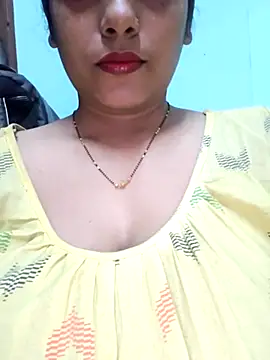 Snapshot of sexyindi_couple chatting on 03/10/25, 07:21 sexyindi couple online show from 03/10/25, 07:21