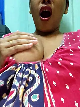 Snapshot of sexyindi_couple chatting on 09/23/25, 01:36 sexyindi couple online show from 09/23/25, 01:36