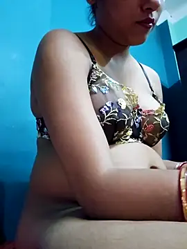 Snapshot of sexyindi_couple chatting on 10/02/25, 12:45 sexyindi couple online show from 10/02/25, 12:45