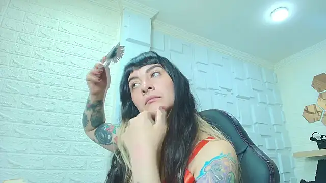 Naughty Kittenm online show from 11/25/25, 11:21