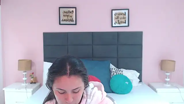 Snapshot of MadisonJenner chatting on 12/27/24, 11:50 MadisonJenner online show from 12/27/24, 11:50