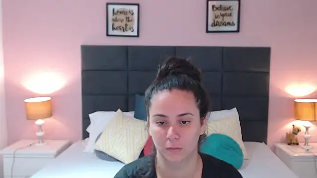 Snapshot of MadisonJenner chatting on 02/01/25, 11:43 MadisonJenner online show from 02/01/25, 11:43