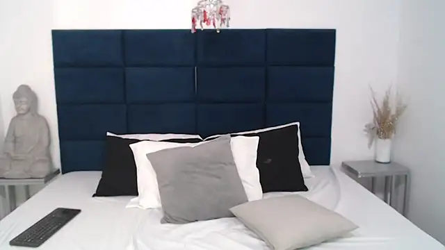 Snapshot of MadisonJenner chatting on 02/07/25, 09:04 MadisonJenner online show from 02/07/25, 09:04